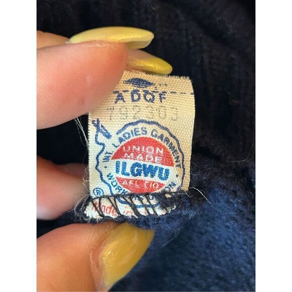 Vintage Royal Knight V-Neck Sweater – Made in USA – Union Made (ILGWU) men's M w - Picture 4 of 8